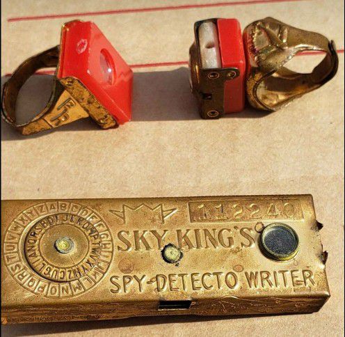 Vintage 1940s Spy Ring Toys- Sky King and Roy Rogers