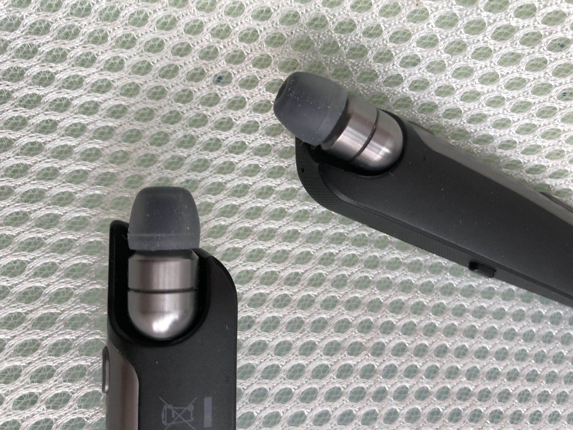LG 1100 Bluetooth headset