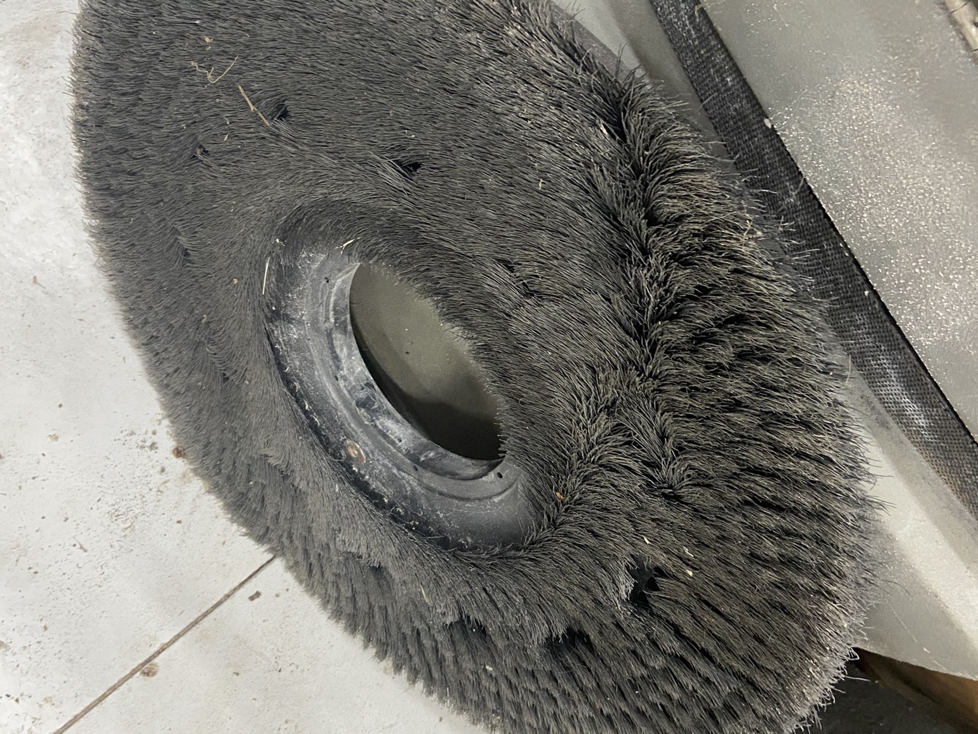 Nobles Floor cleaner scrubber machine... Needs work or for parts