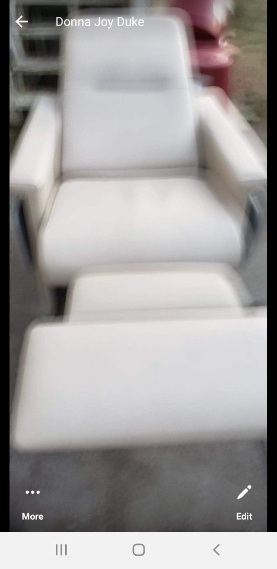 Geri Chair With Side Tray