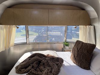 2014 Airstream Flying Cloud 25 RB Thumbnail