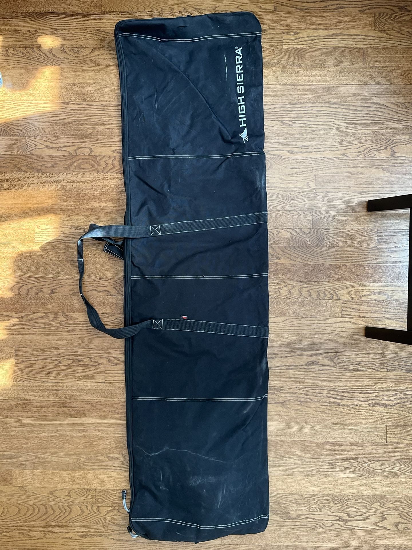 Snowboarding bag
