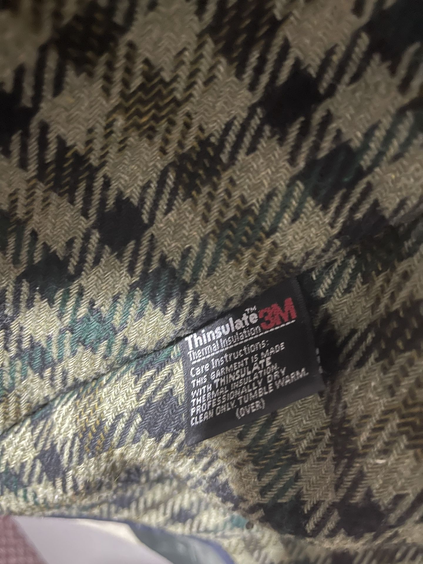 Used London Fog man coat thinsulate 3M with zip out lining, 4 pockets on the front, Leather collar, dry clean only, zip and button closure size M Reg