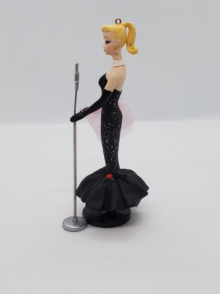 Hallmark 1995 Barbie Ornament Solo Spotlight 2nd Nostalgic Series Box Keepsake
Hallmark 1995 Barbie Ornament Solo Spotlight 2nd Nostalgic Series Box
