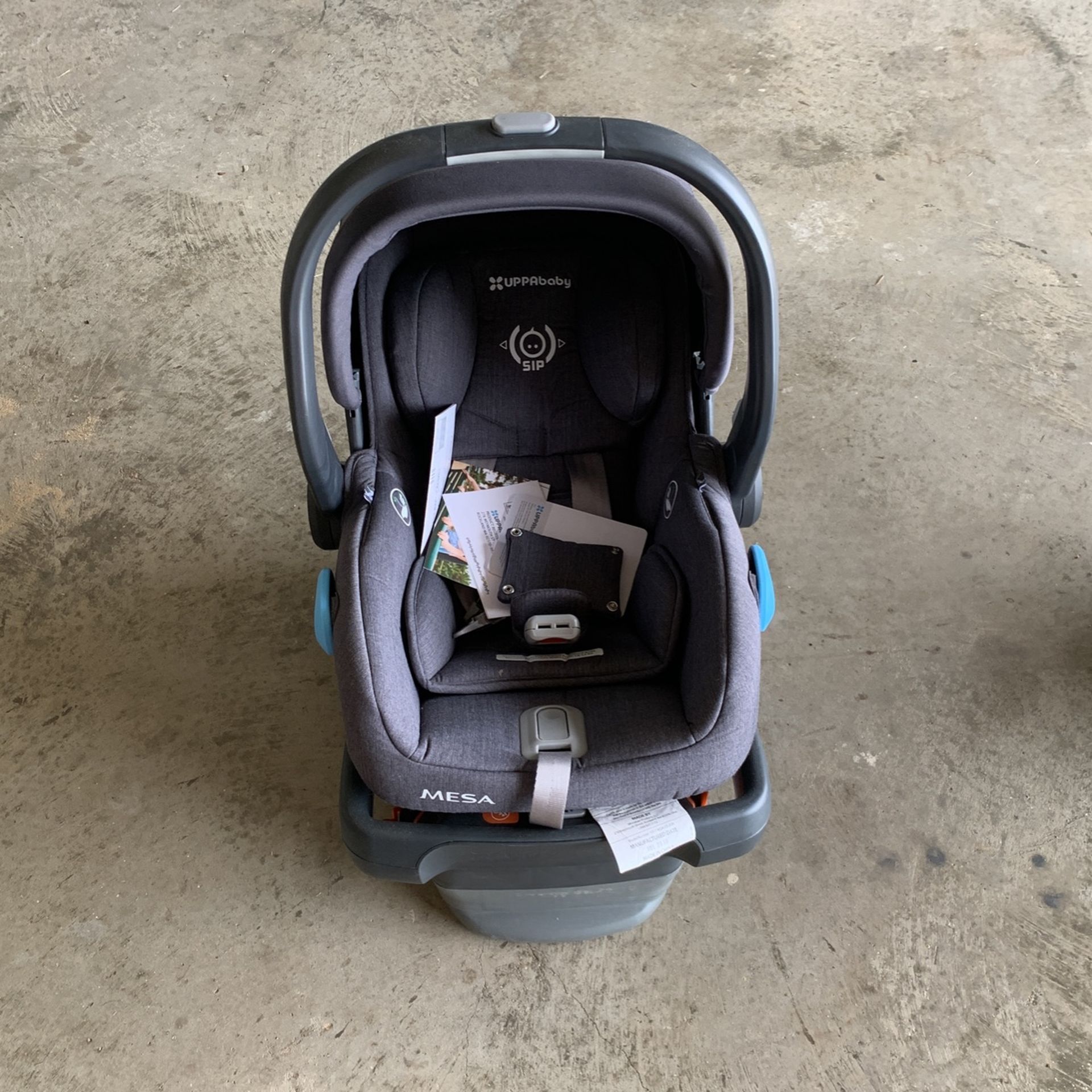 Uppababy Mesa Car seat And Base