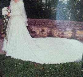 Wedding dress with Veil Thumbnail
