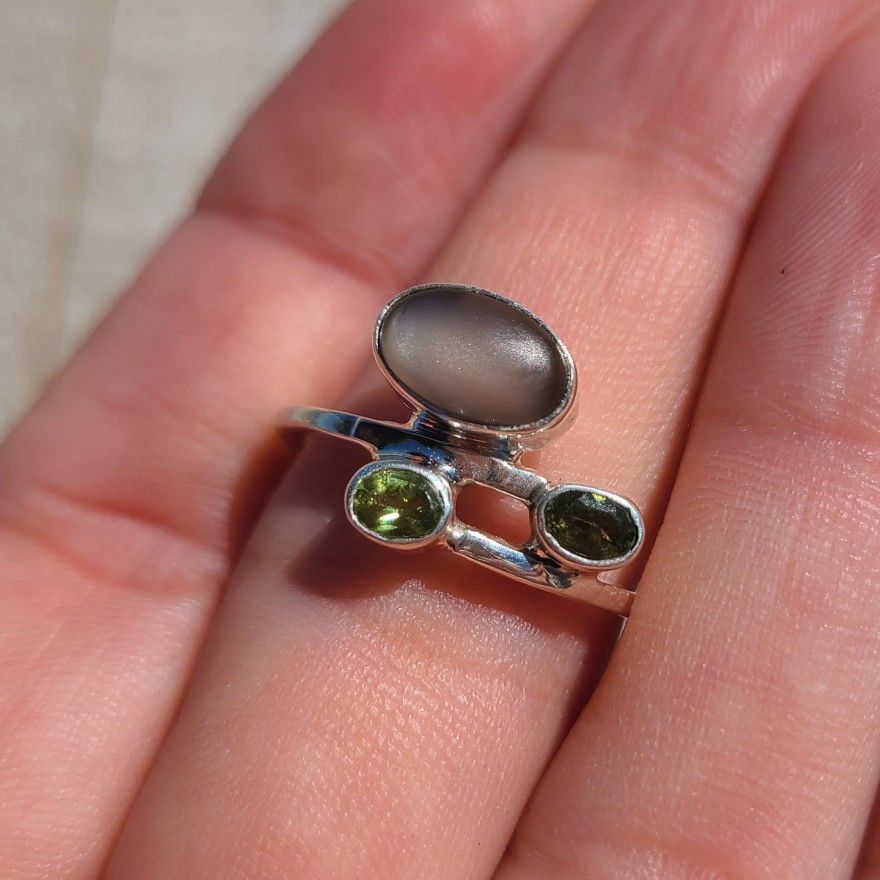 Natural Grey Moonstone & Peridot 925 Ring