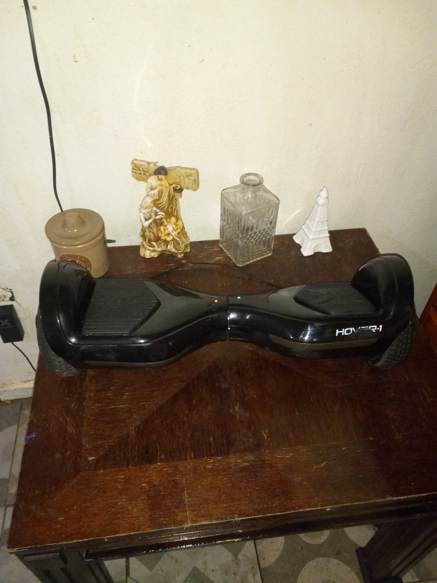 A Hover One Hoverboard In Excellent Condition With Charger