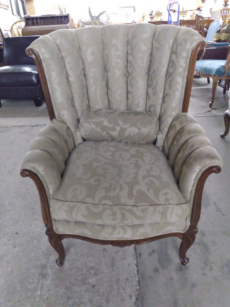 Wingback, Queen Anne Style Sitting Chair 