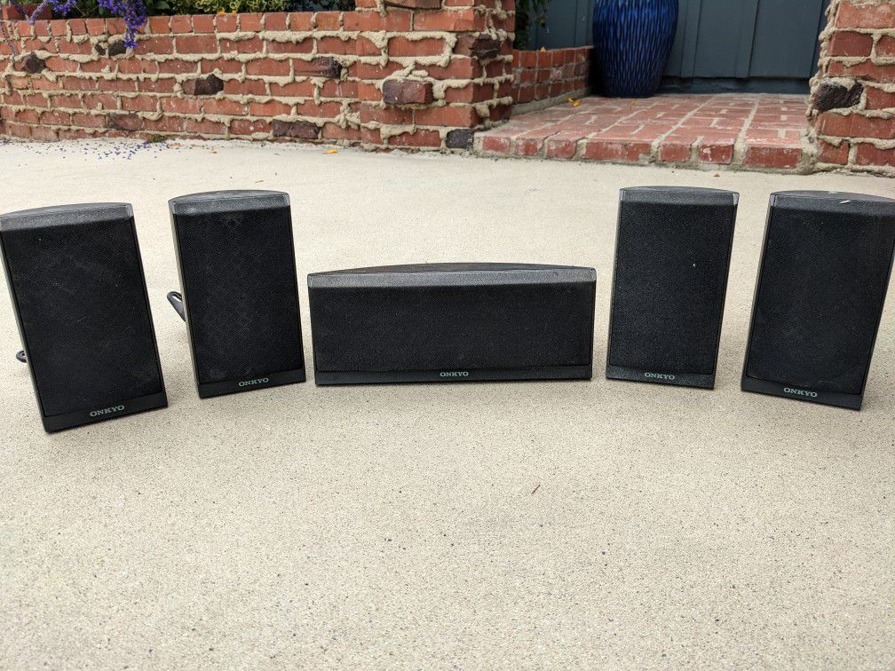 Onkyo Surround Sound Speaker Set