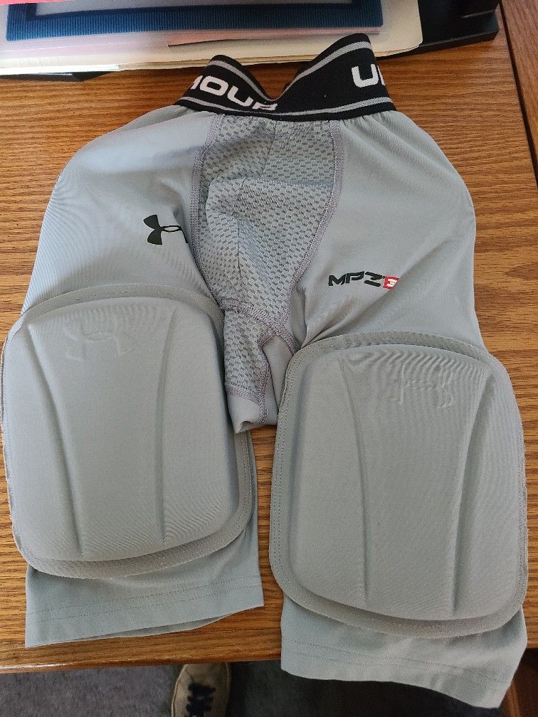 UNDER ARMOUR SHORTS PAD GIRDLE
