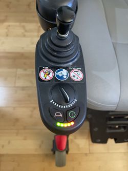 Like New Jazzy Select 6 Pride Mobility Scooter  Thumbnail