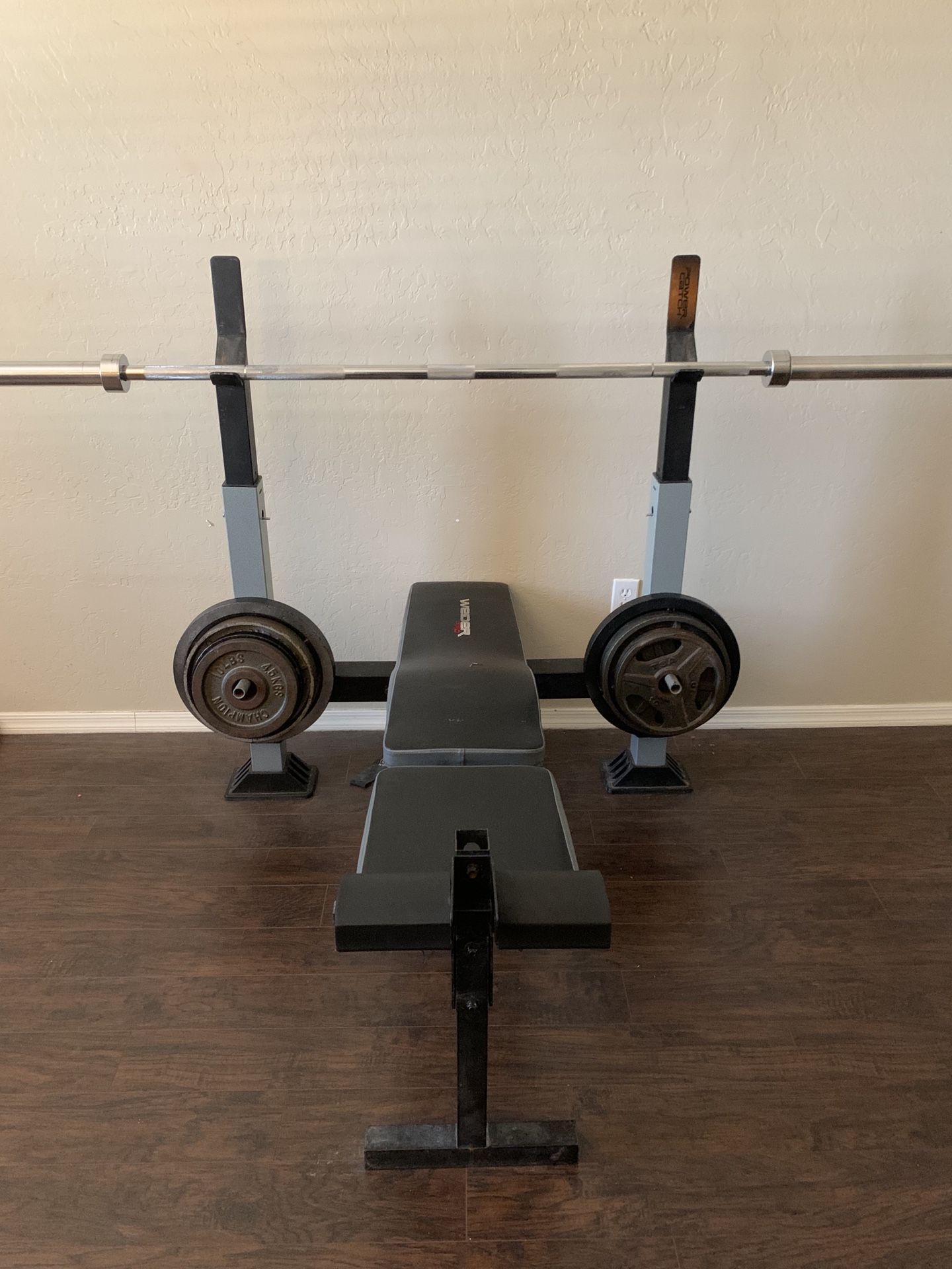Bench Press w/bar and 210lbs of Plated Weights for Sale in Chandler, AZ