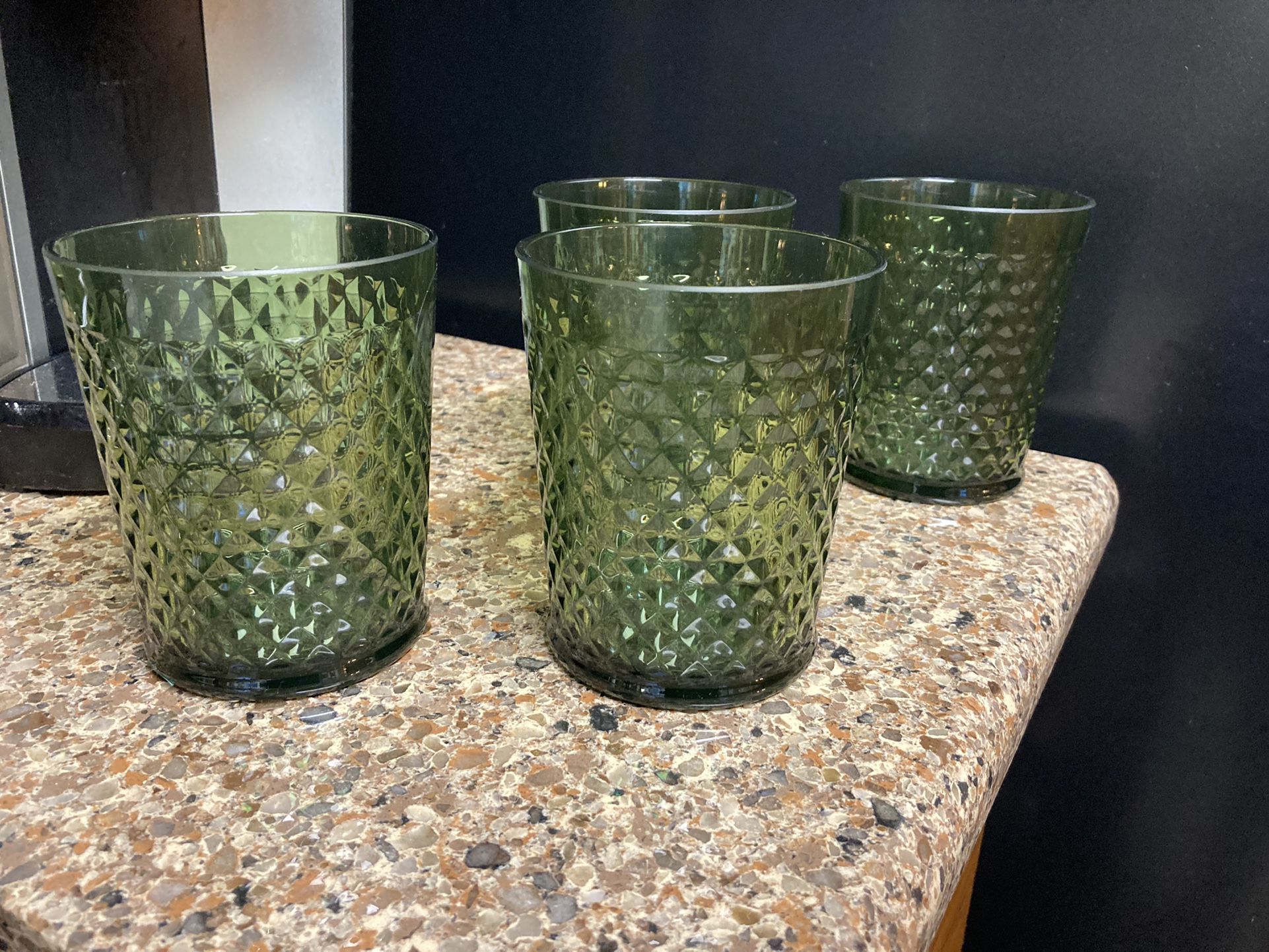 New with tags set of 4 deep green plastic cups great for entertaining or hot tub 