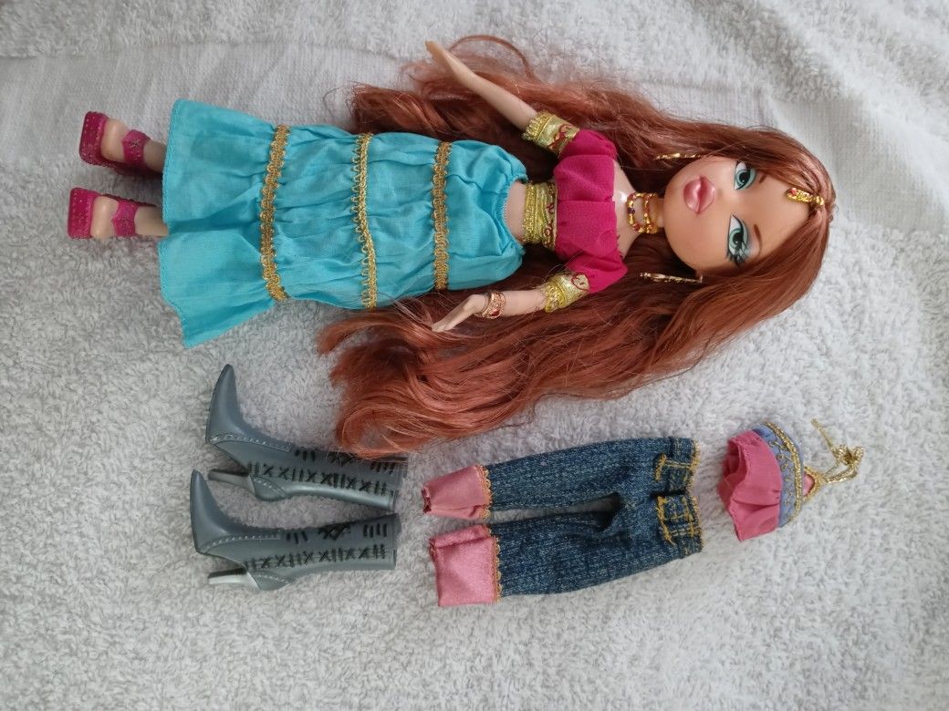 Bratz Genie Doll Megan With Extra Outfit