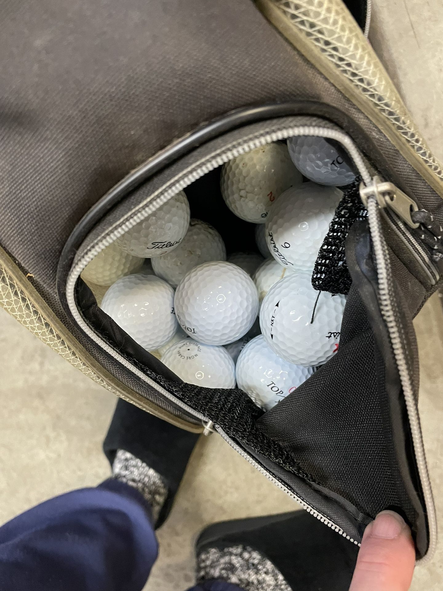Gulf Clubs With  bag, Balls And Tees 