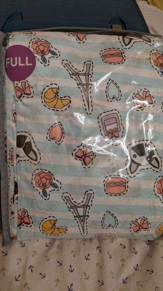 Two Full Sheet Sets (Flat Sheet, Fitted Sheet, Pillow Cases)