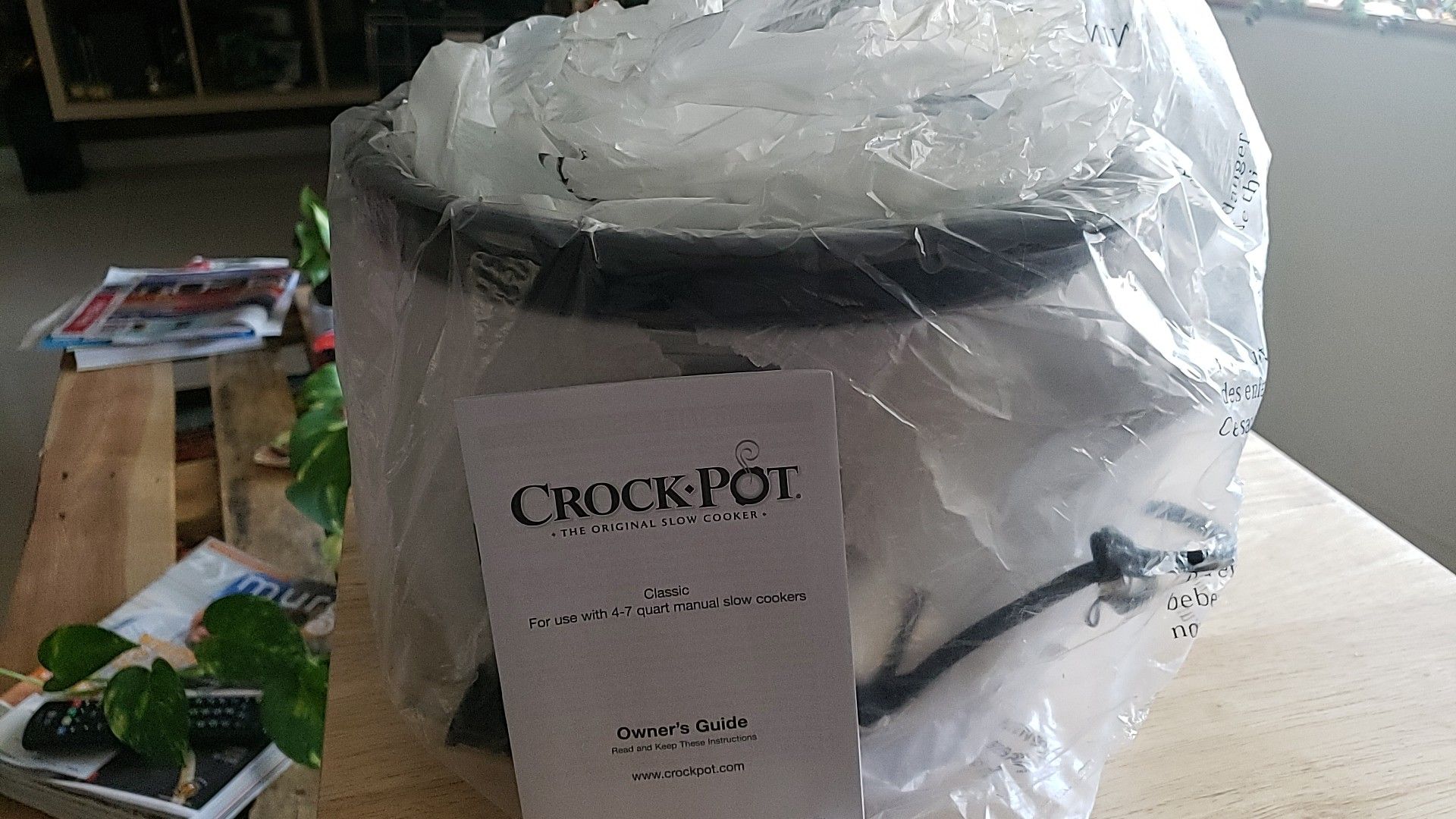 New Never used Slow Cooker