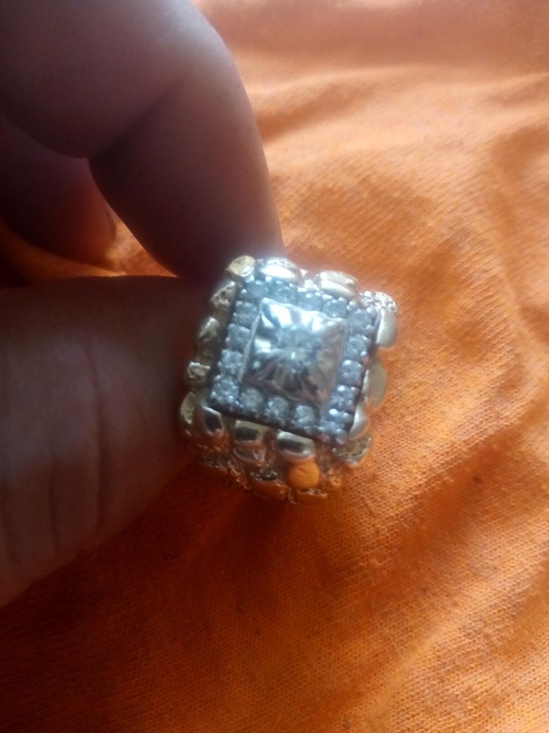 Anillo De Oro 14 Kilates Con Diamamantes 19 Gramos