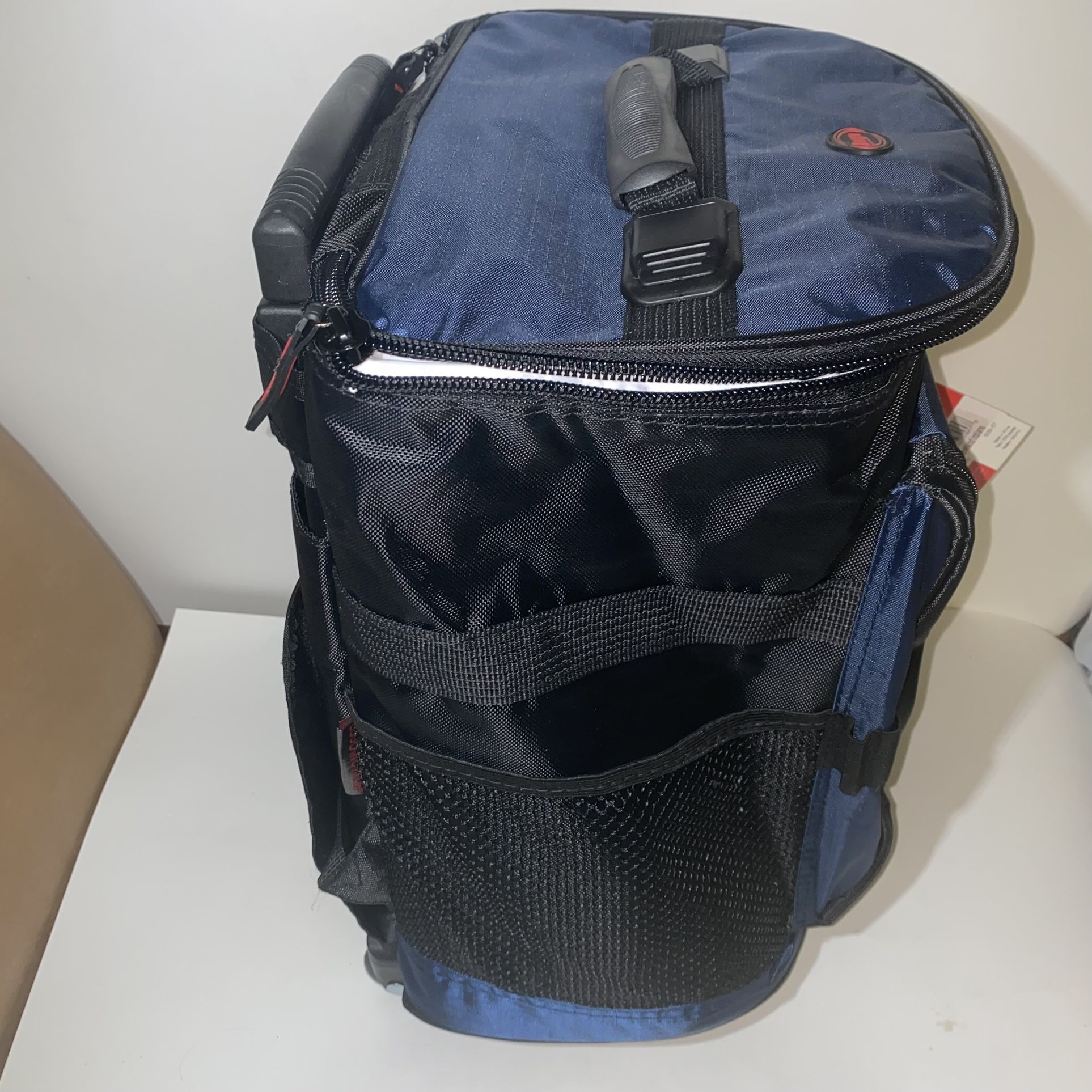 Rare-Cleveland Indians Baseball Rolling Backpack Insulated Cooler Chief Wahoo (holds 24 12oz Cans)