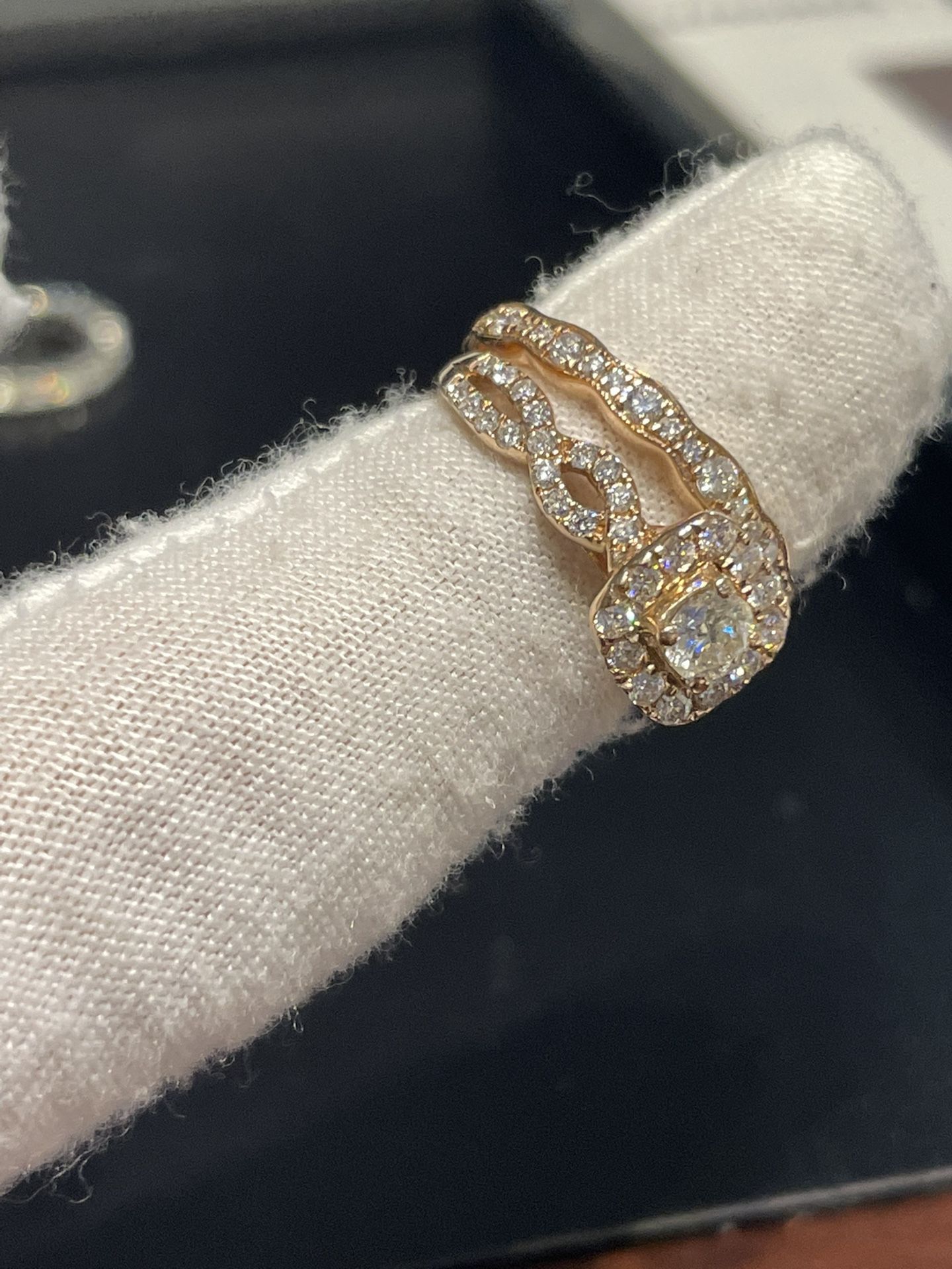 Round Brilliant Cut Diamond Engagement Ring