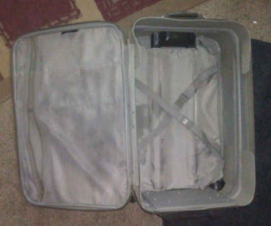 22 Inch rolling suitcase LUGGAGE- In Good Condition 
