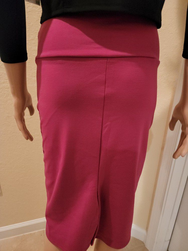Pink strechy knee length pencil skirt