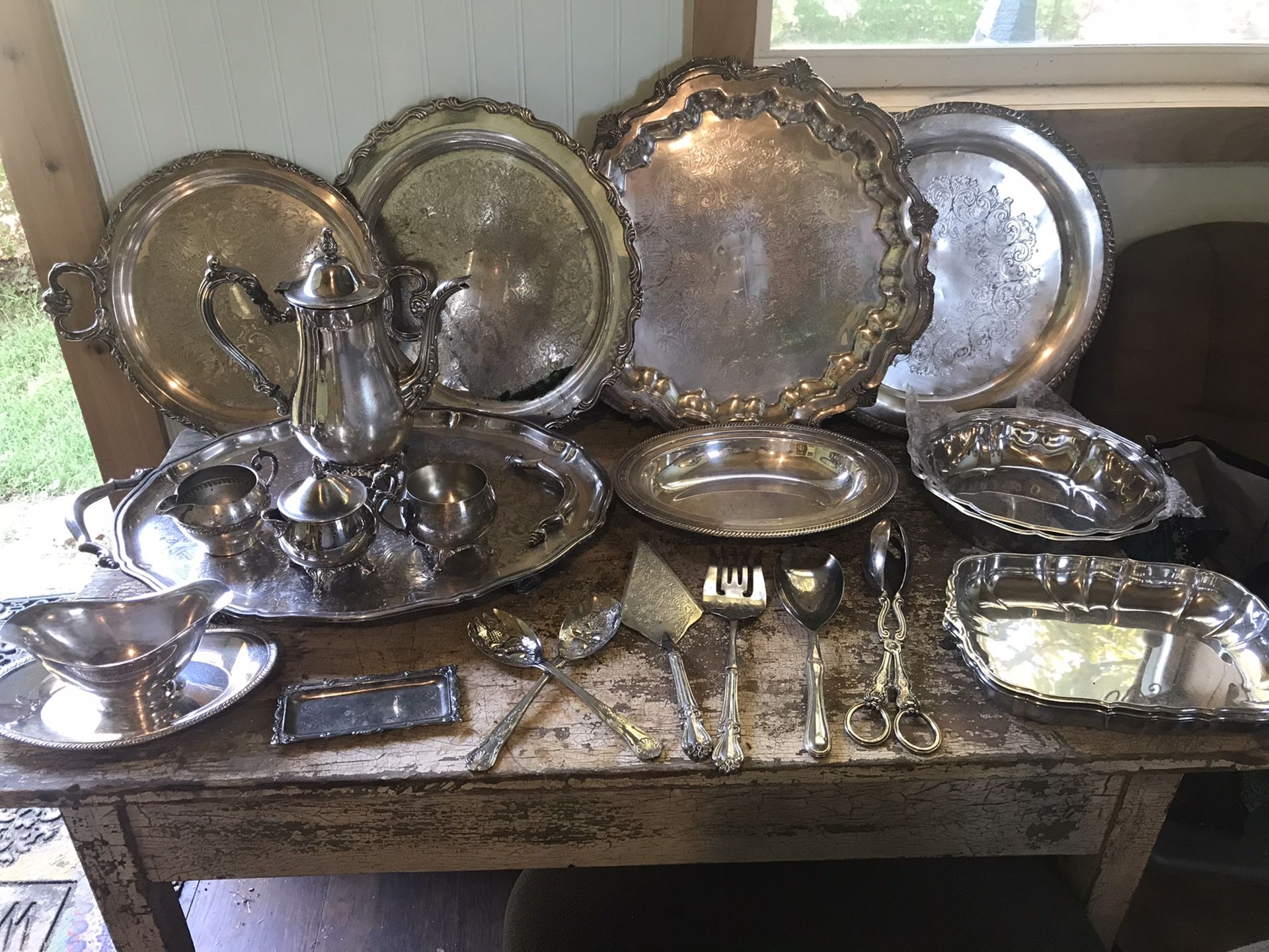 Silver plated serving dishes. Yes, it’s still available!!! Located in Burleson. Cross posted, no holds, so FCFS.