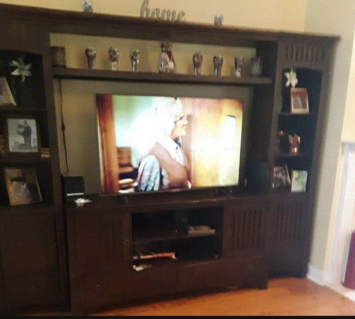 Entertainment Center (W/Lights & Glass Shelves)