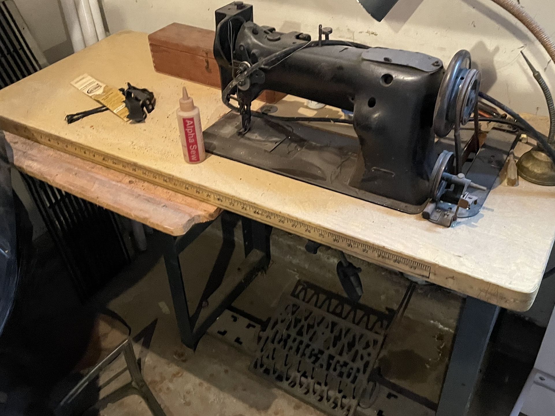 Singer 111w153 Walking Foot Industrial Sewing Machine W/ Table and