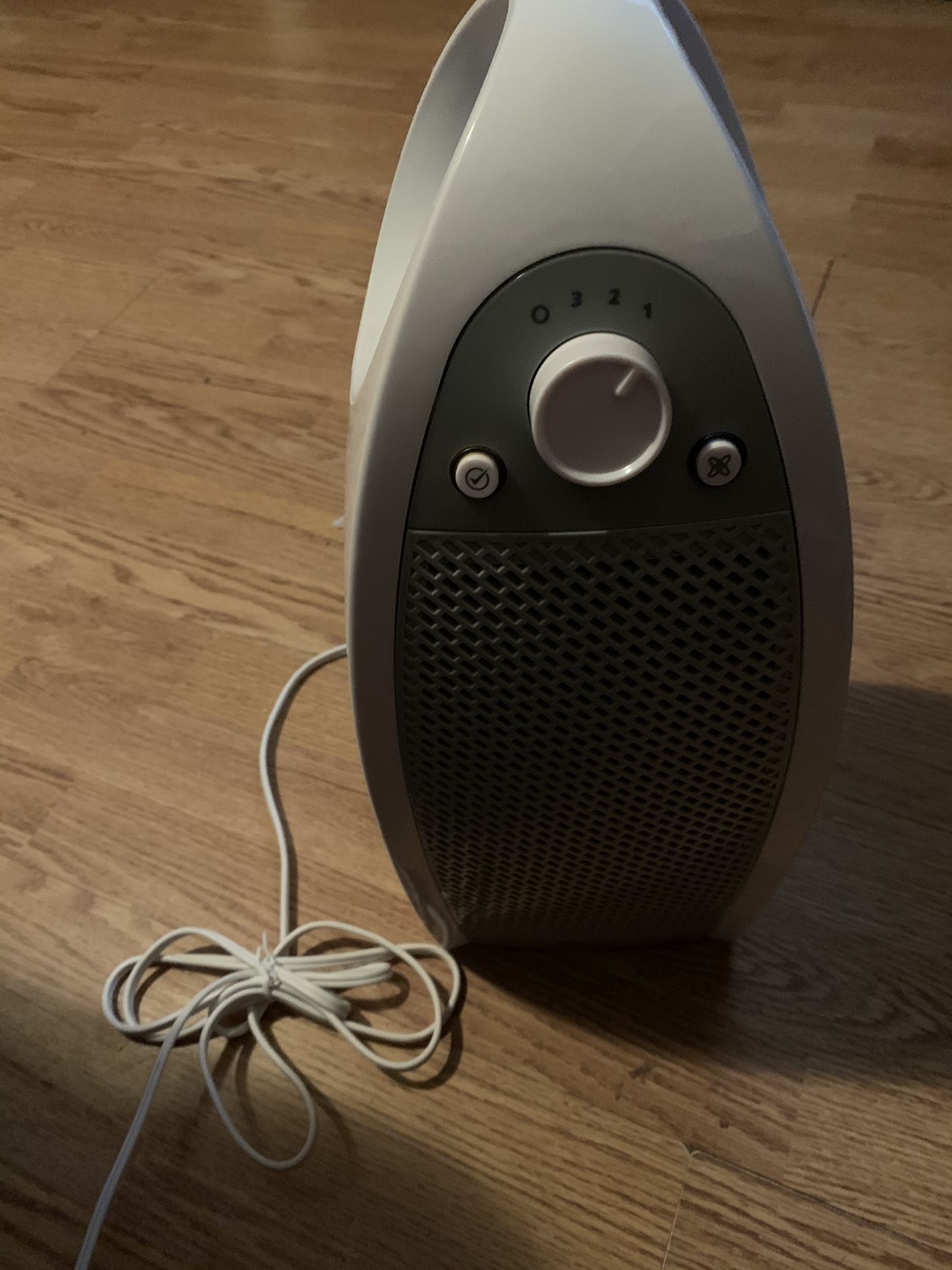 Holmes HAP9412W HEPA-Mini Tower Air Cleaner Purifier Filtration System & Filter