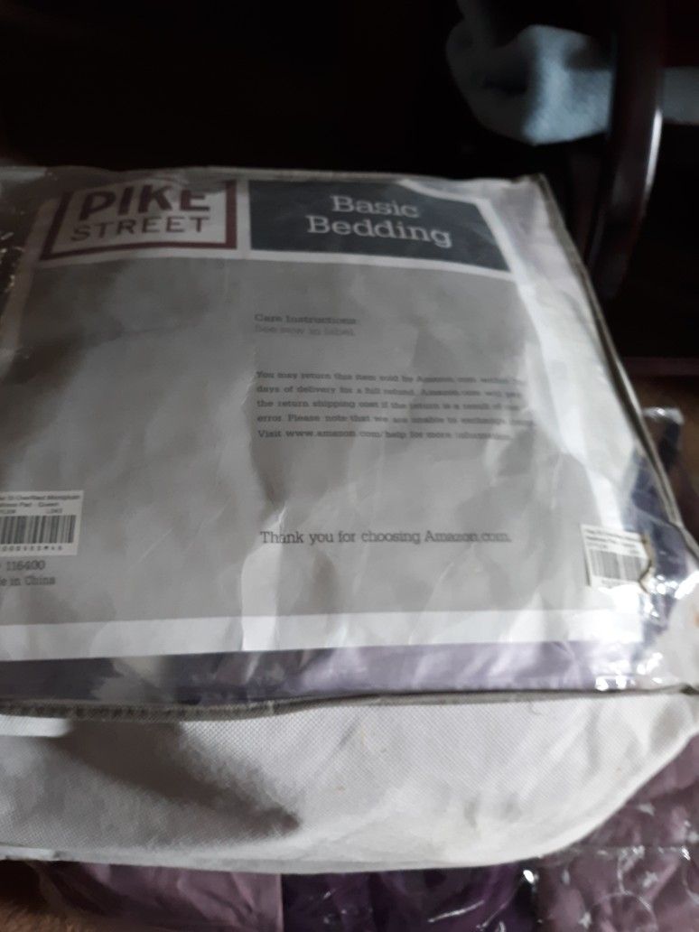 Queen Size Comforter With Pillows
