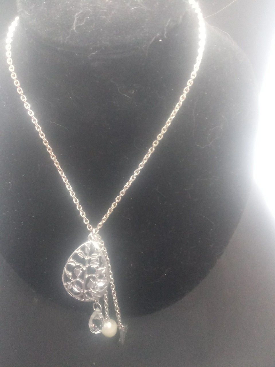Beautiful casual necklacee/ ivy pendant