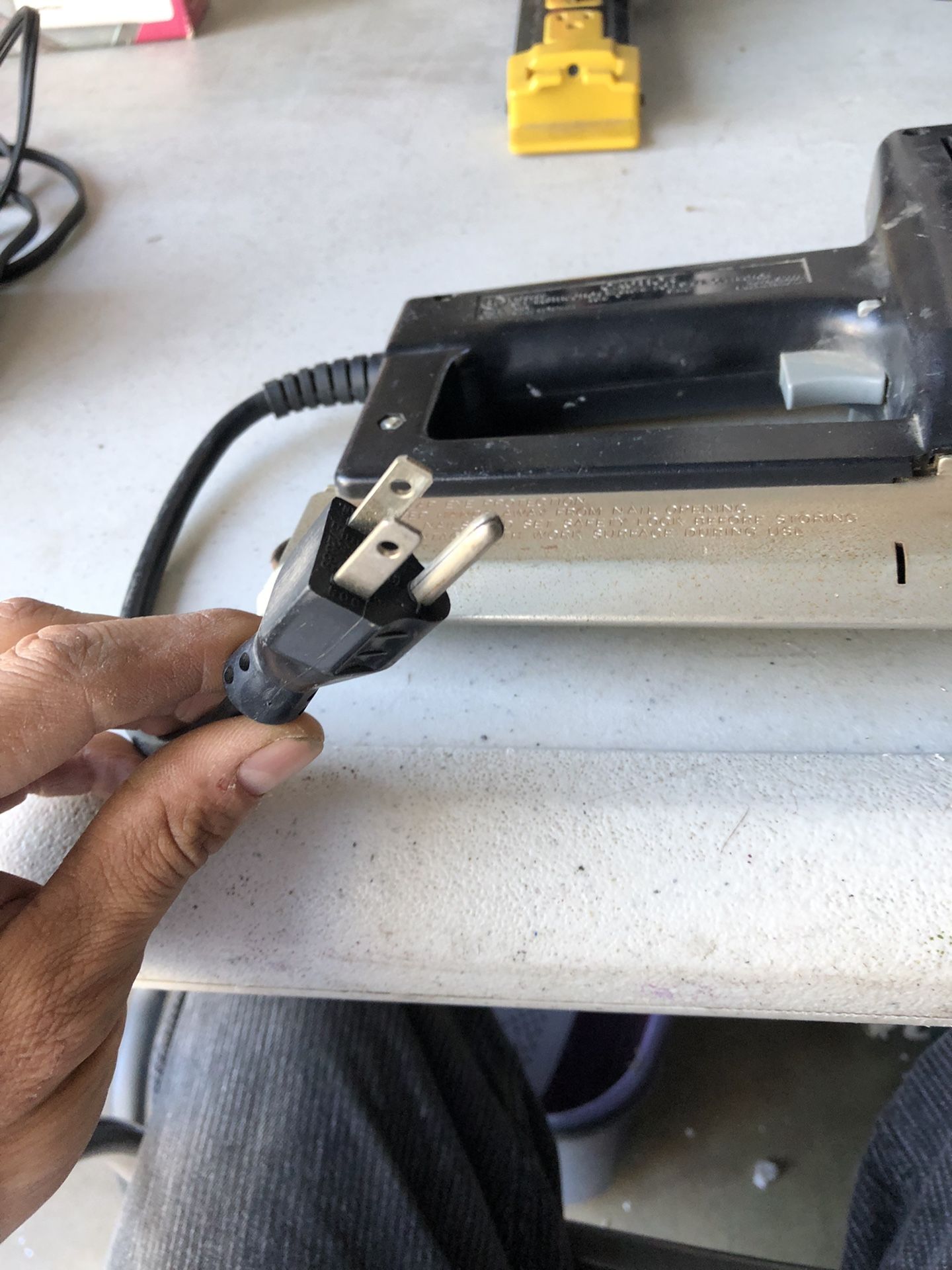 PRICE IS FIRM Swingline Electric Nail Gun Nailgun 32003 25 You are more than welcome to test the item before you pay us. BRING YOUR OWN NAILS.