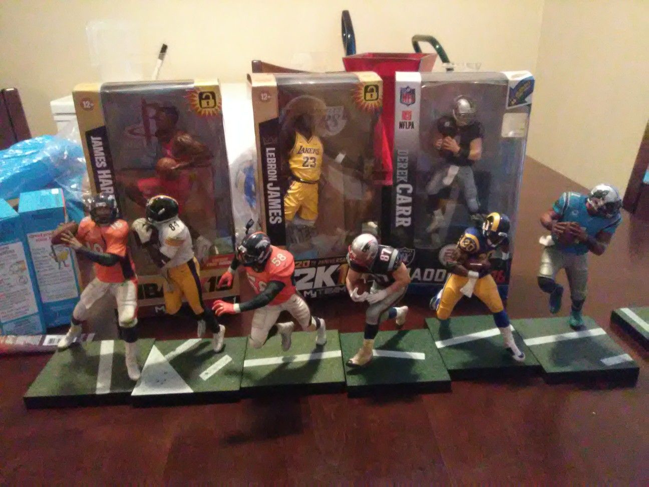 Nfl nba mlb. Action figures. Old and new players