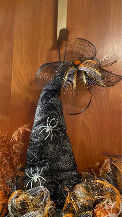 Witch hat wreath “ lights up’ made to order Thumbnail