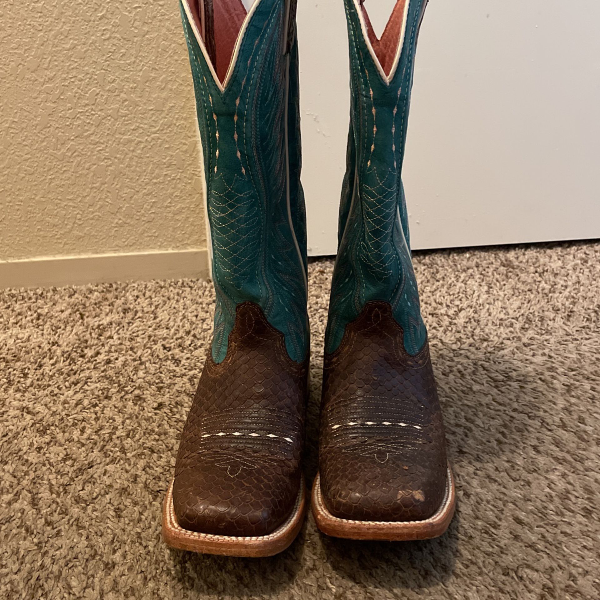 Blue And Brown Dancing Cowgirlboots