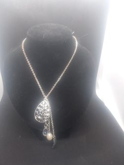 Beautiful casual necklacee/ ivy pendant Thumbnail