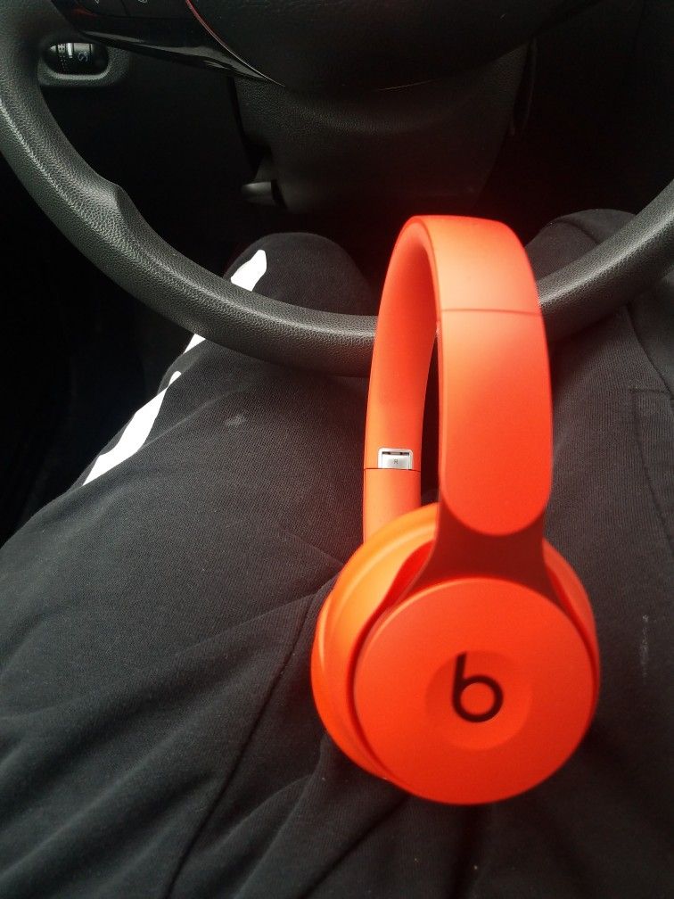 Beats Solo Pro