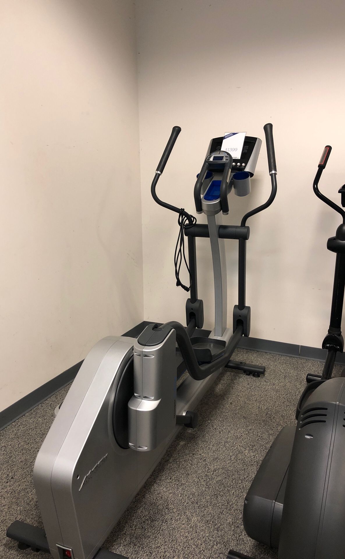 Life Fitness X7 Elliptical in great condition for Sale in Bellevue, WA