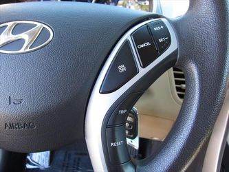 2012 Hyundai Elantra Thumbnail