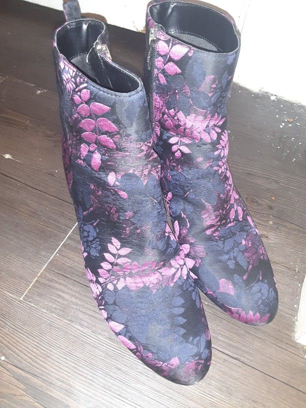 Very Cute Heeled Ankle Boots