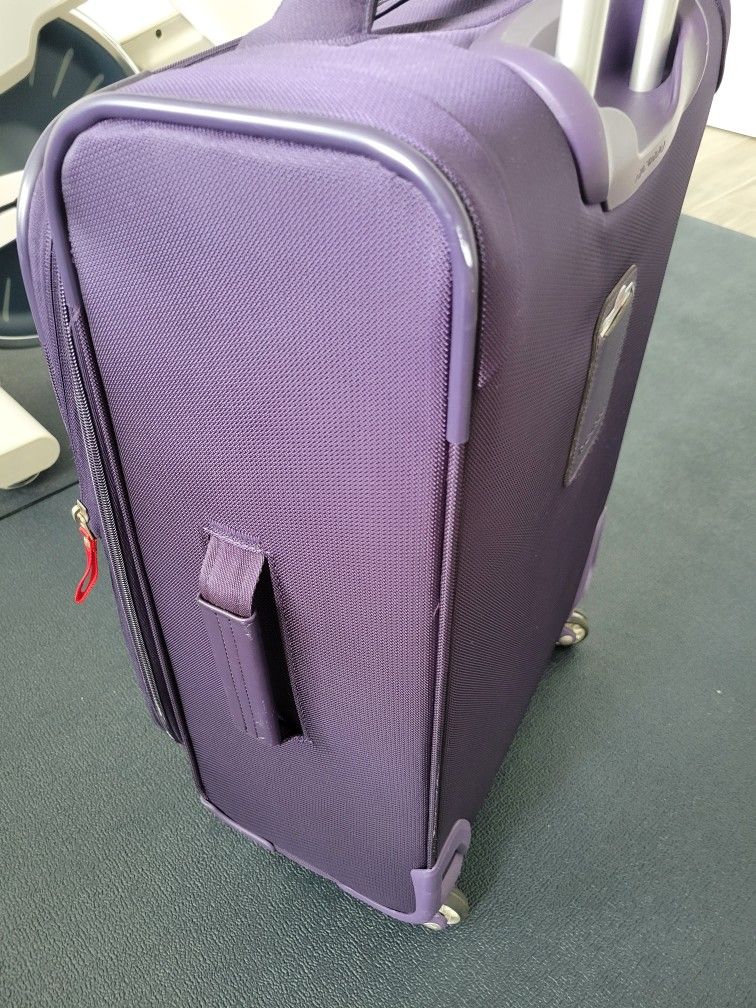 Ricardo 24" Carry On Luggage Soft Sided