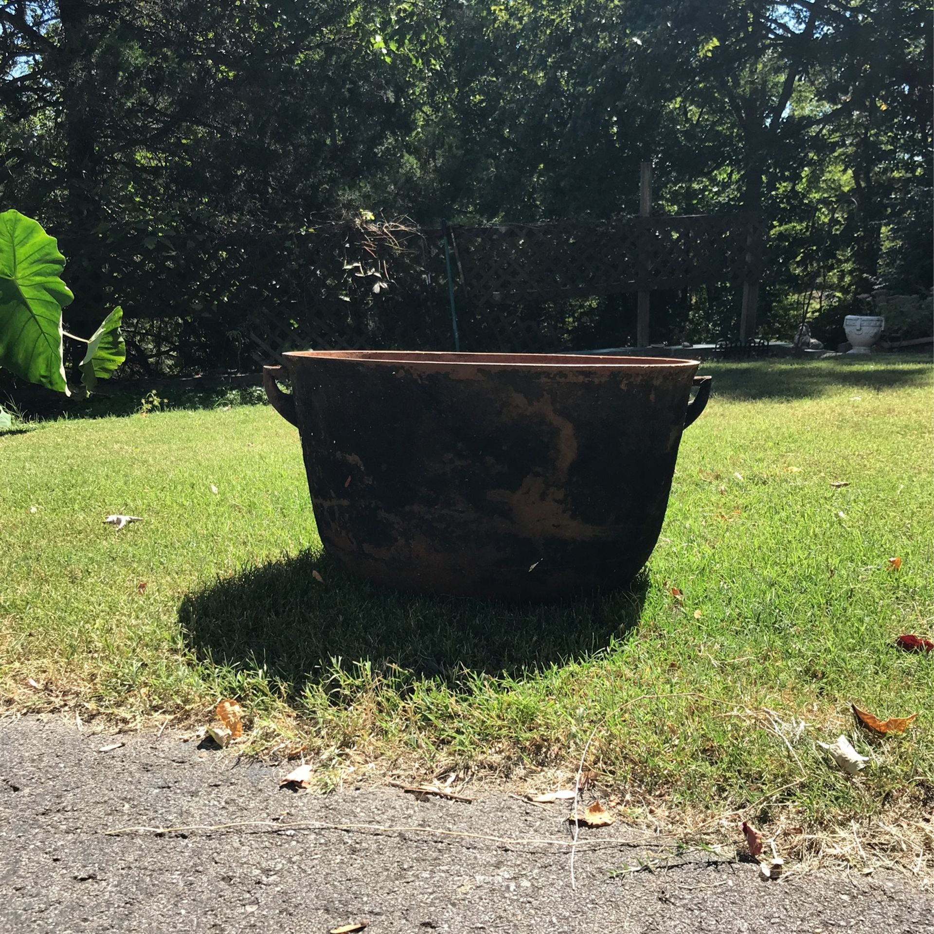 Rendering iron kettle/cauldron/pot