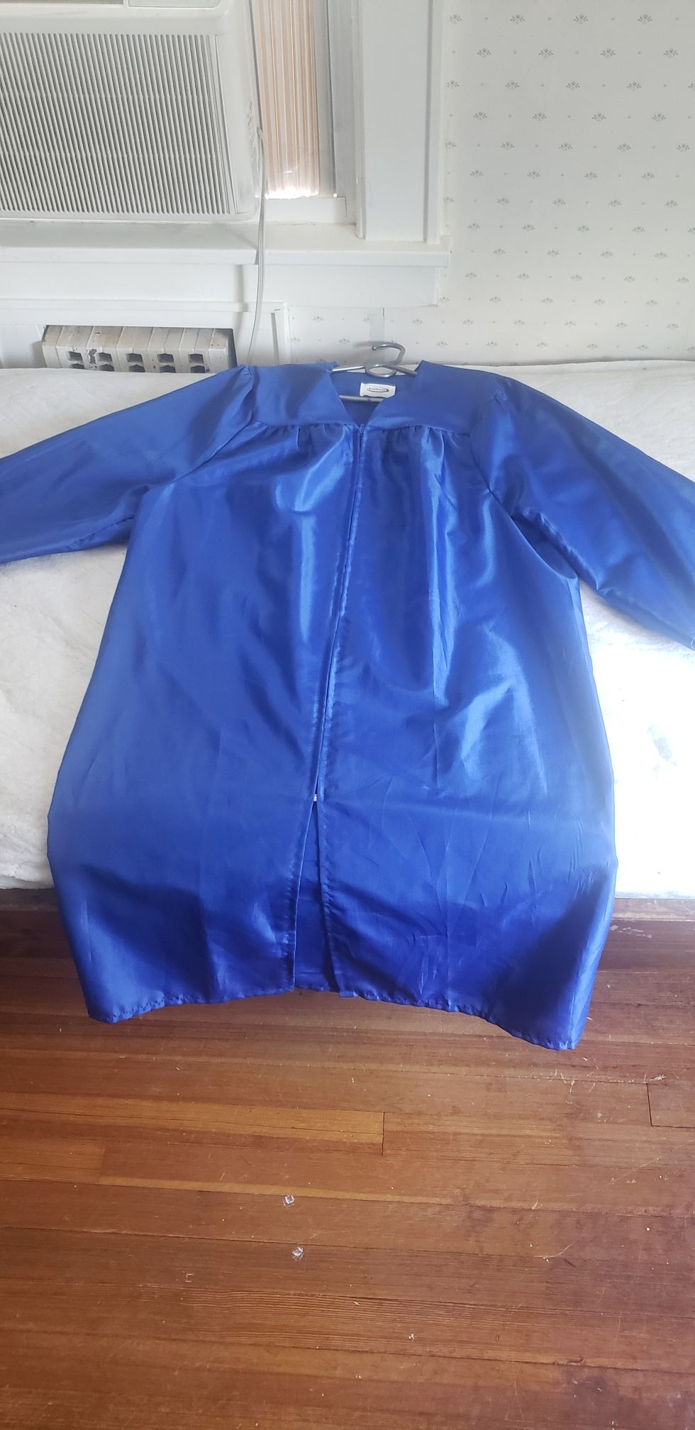 3 Graduation gown