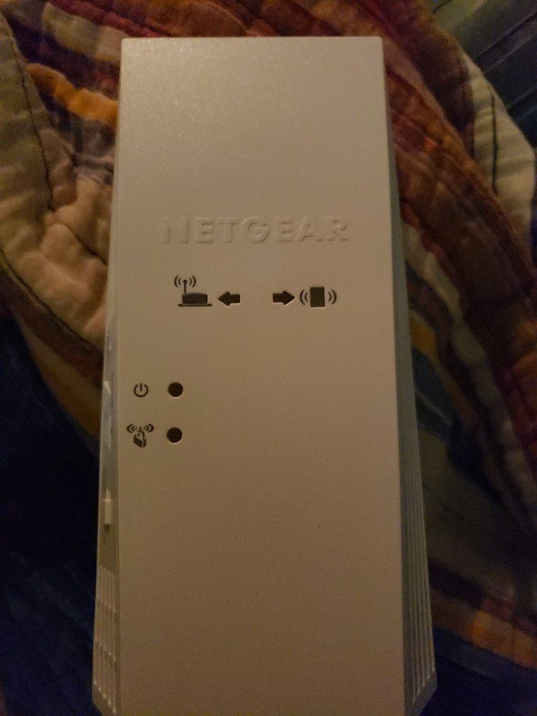 NETGEAR AC1900 Dual Band WiFi Mesh Extender Essentials Edition