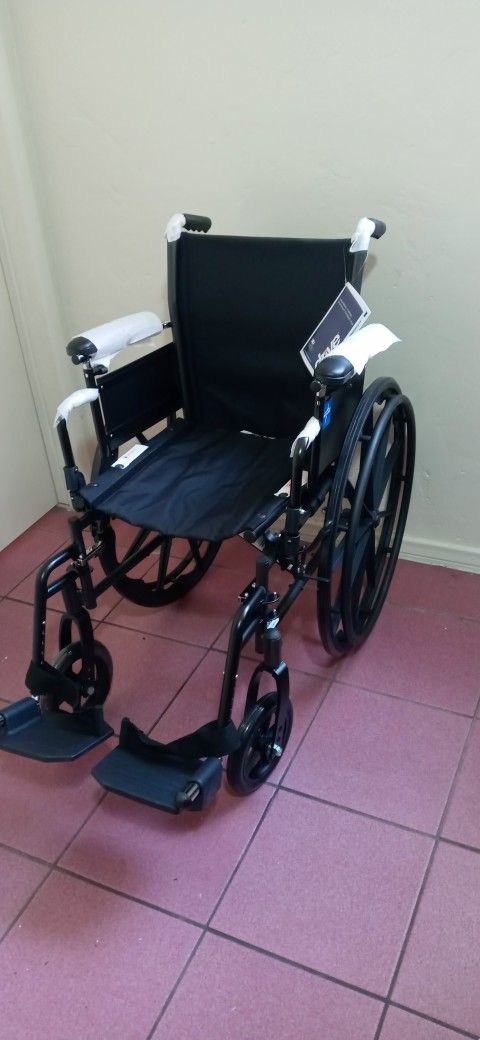 Ultralight Weight. Wheelchair. 18" New New New