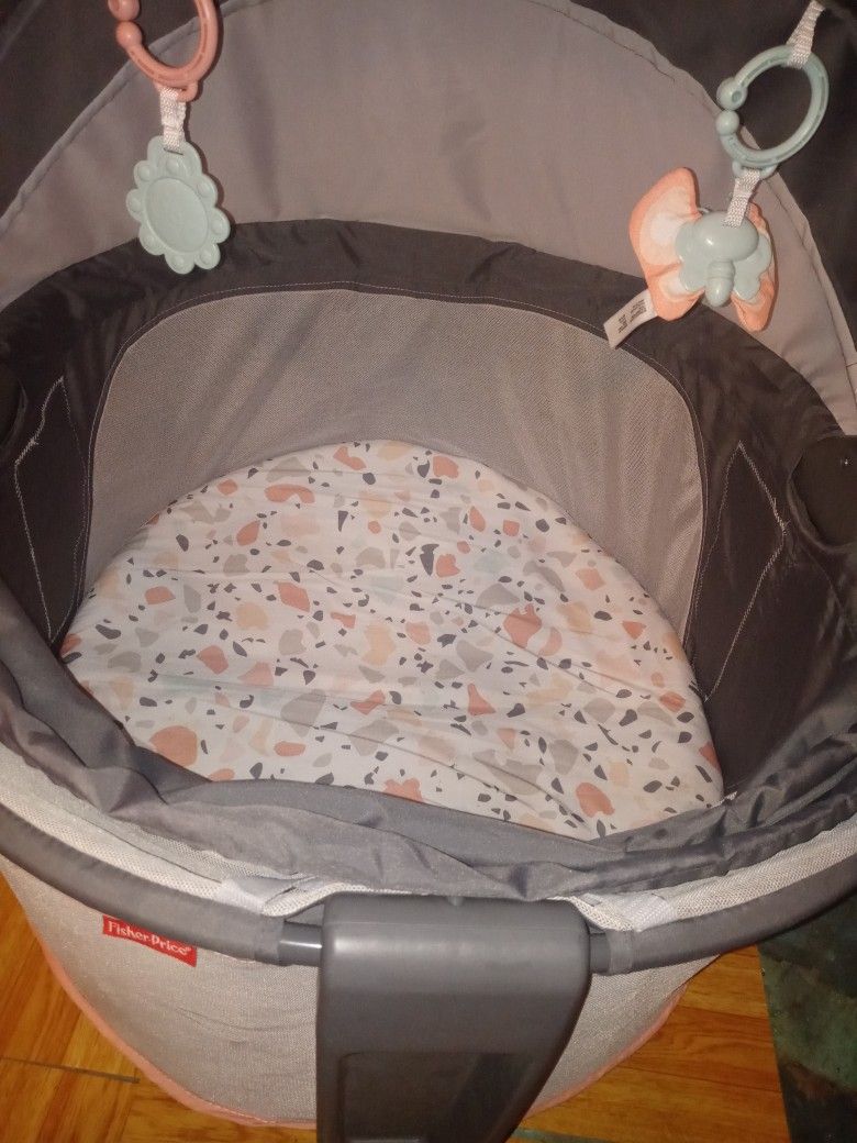 Fisher price On The Go Baby Portable Crib