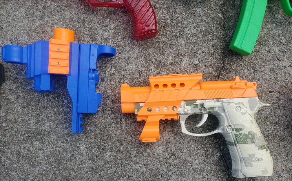 Lot of 12 Toy Guns