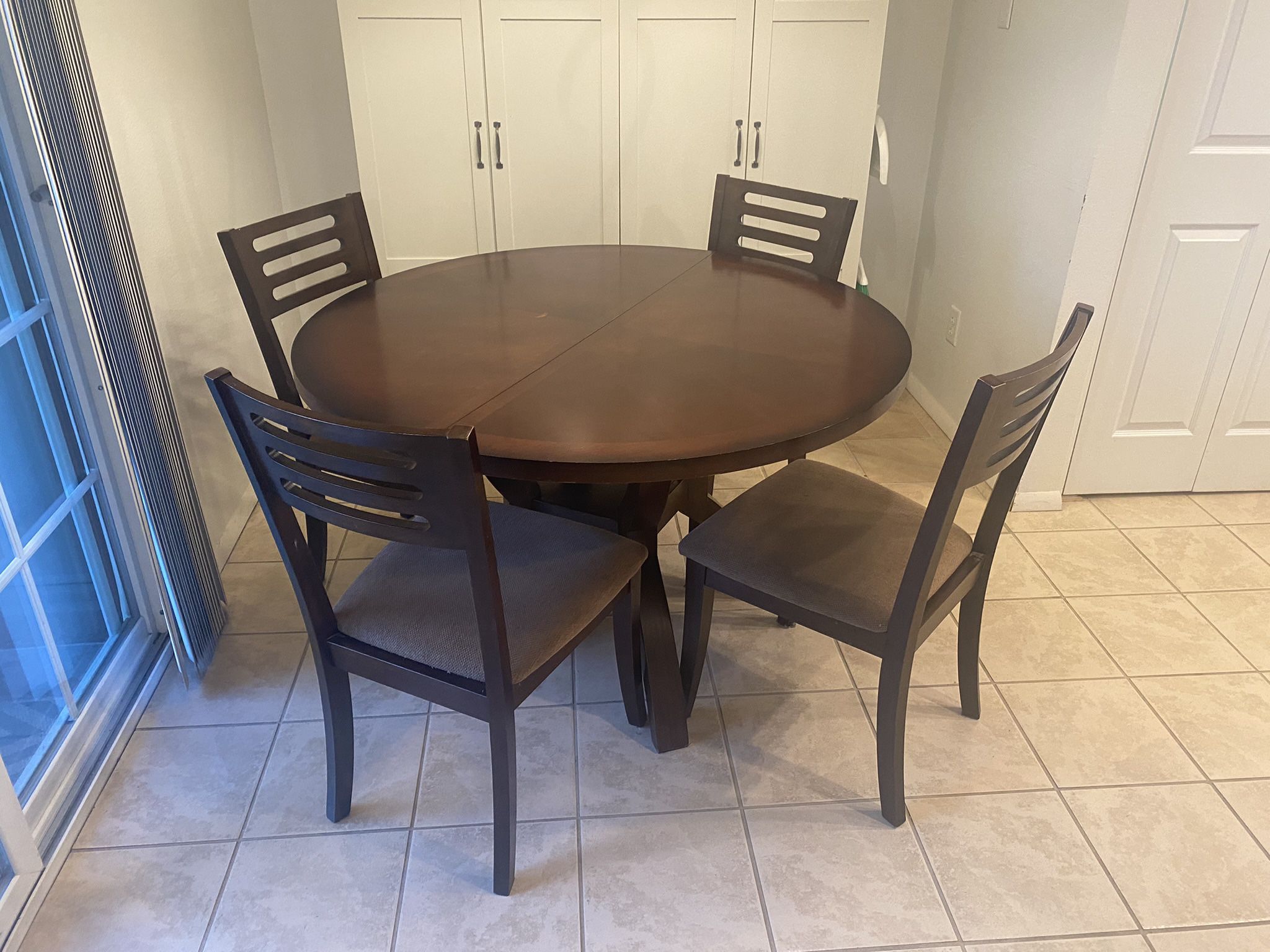 Kitchen Table and 4 Chairs!